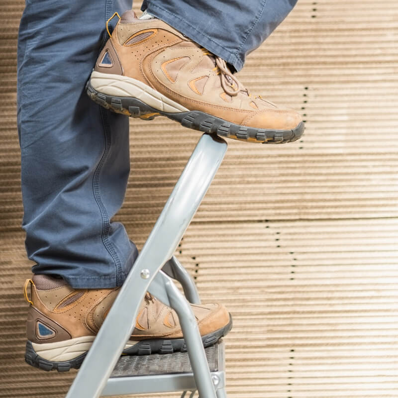 Step by Step - Climb on the handrail and the top step